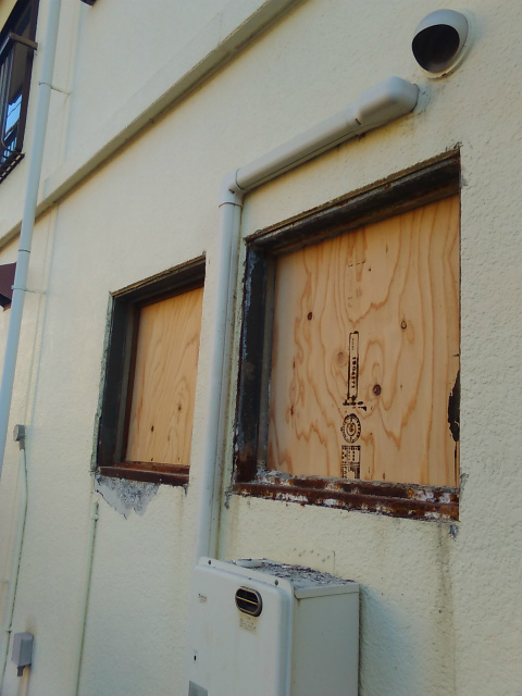 サッシ解体中 – リノベーション工事 横浜市 K様邸